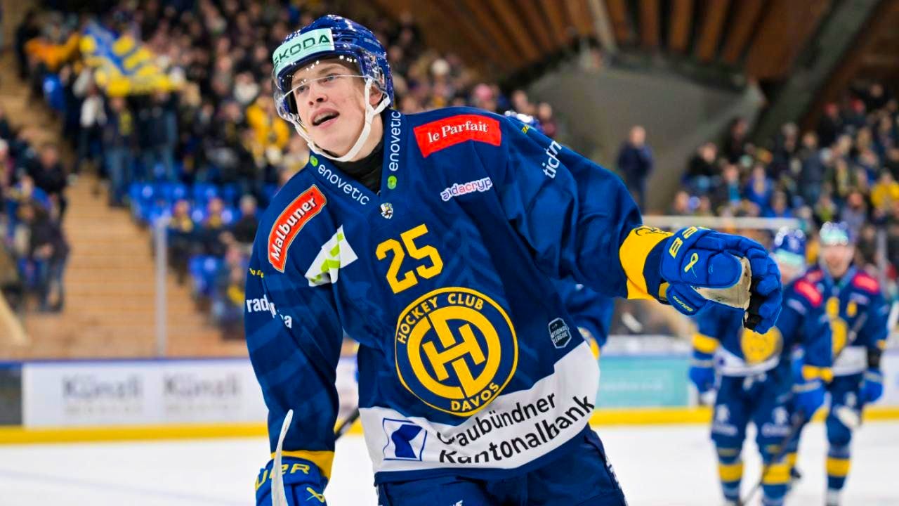 Davos - Zug 5:1. Waidacher's premiere lets the Davos team cheer again