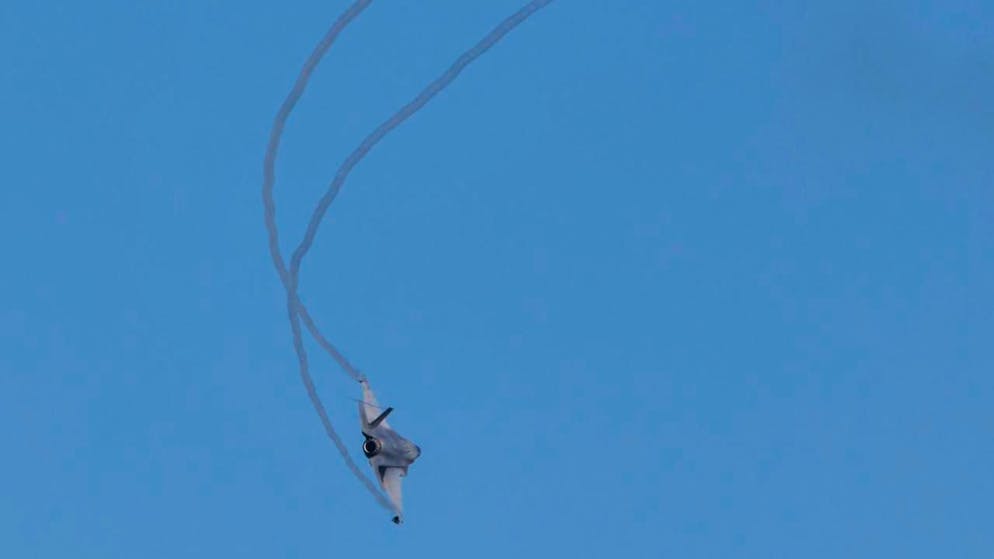 Ein US-amerikanischer F-35-Kampfjet führt ein Luftmanöver durch. Foto: Alejandro Granadillo/AP/dpa