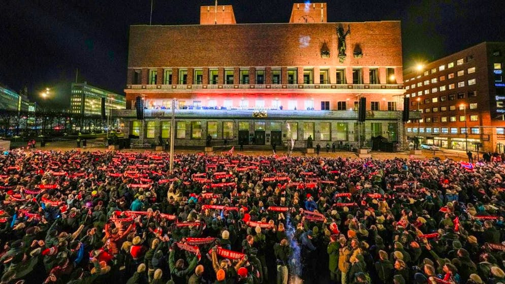 The fans gave Norway's national football team a great reception in Oslo