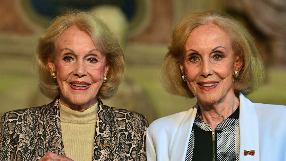 Le gemelle Kessler, l'eredità segreta: donazioni milionarie e un pacco  misterioso | blue News