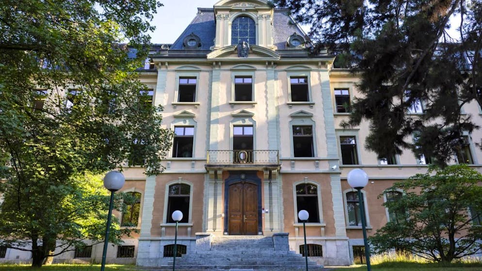 Un Espagnol domicilié dans le Bas-Valais a dû répondre, lundi matin, d'une tentative de meurtre effectuée, en 2024, avec son véhicule.