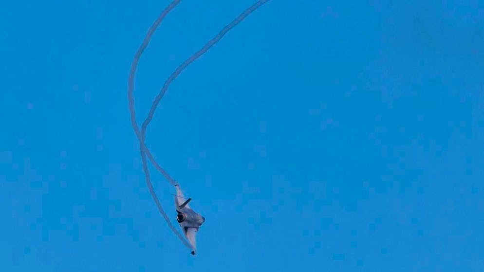 A US F-35 fighter jet performs an aerial maneuver. Photo: Alejandro Granadillo/AP/dpa