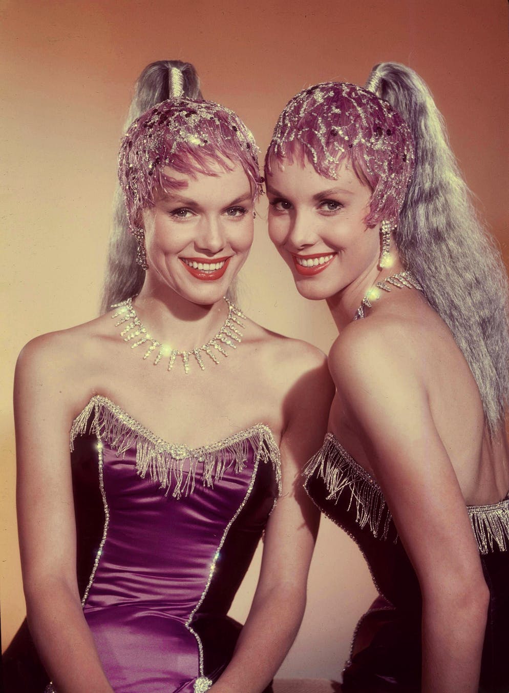 Die Kessler Zwillinge sind gestorben. Alice und Ellen Kessler in einem Showkostüm. Das Bild entstand 1959. 