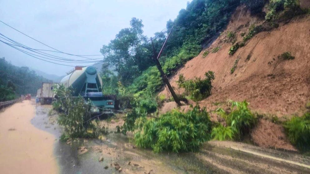 Landslides block the road at Khanh Le Pass, near where a passenger bus was buried by a landslide in Khanh Hoa, Vietnam. Photo: Dang Tuan/Vietnam News Agency/AP/dpa
