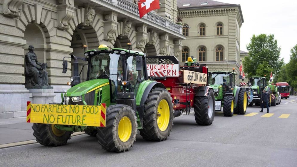 Les paysans suisses jugent globalement plus positivement leurs conditions de vie, selon une enquête fédérale publiée lundi, mais des critiques demeurent, notamment sur la politique agricole (illustration).