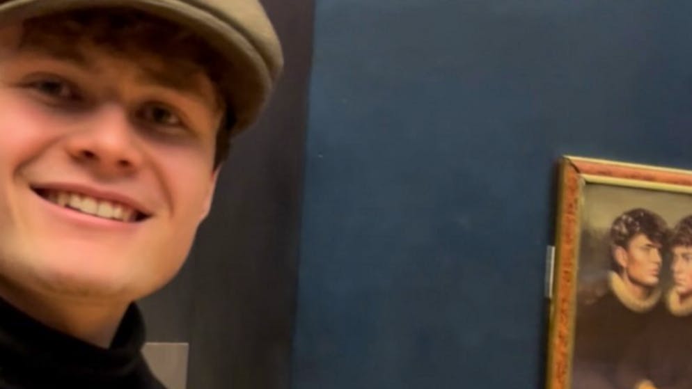 In der Nähe der «Mona Lisa». TikToker hängen eigenes Bild im Louvre auf