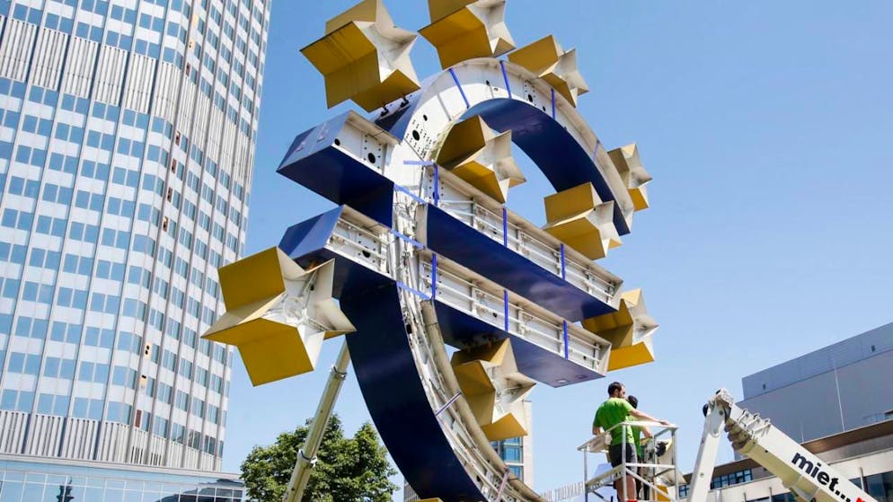 Ces marchés financiers restent "vulnérables à des baisses soudaines de cours", alors que l'optimisme qui a suivi les places boursières mondiales après les creux d'avril "a encore fait grimper" le cours des actions de ces groupes déjà élevés, a déclaré le vice-président de l'institut monétaire.