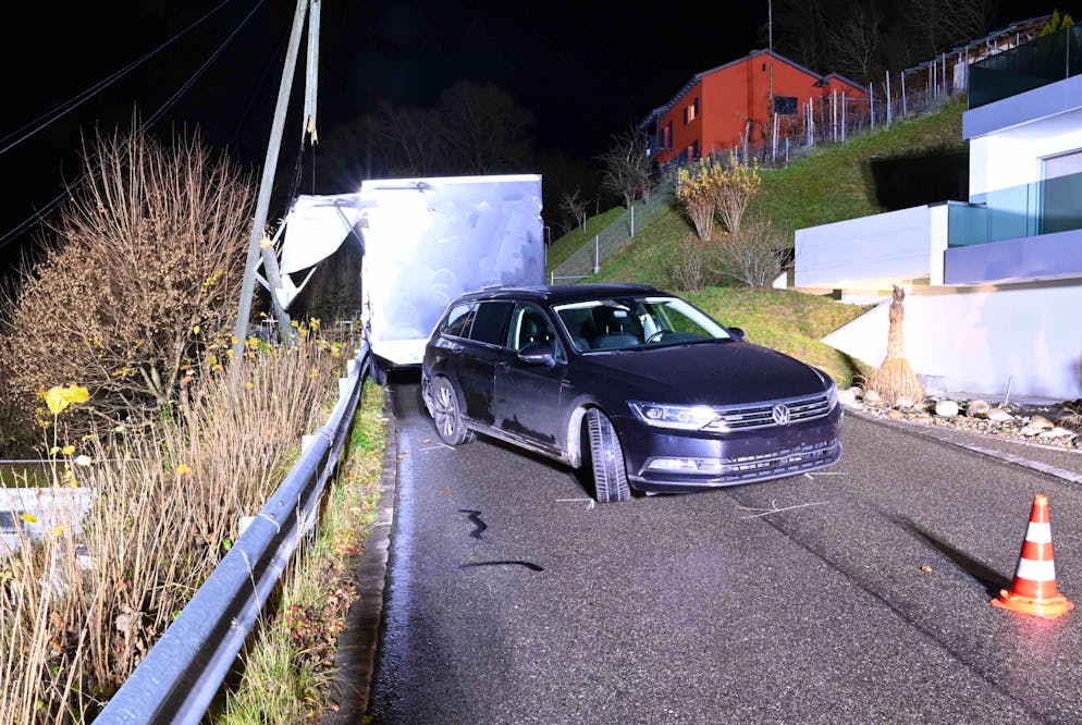 Der entstandene Sachschaden beläuft sich auf rund 10'000 Franken.