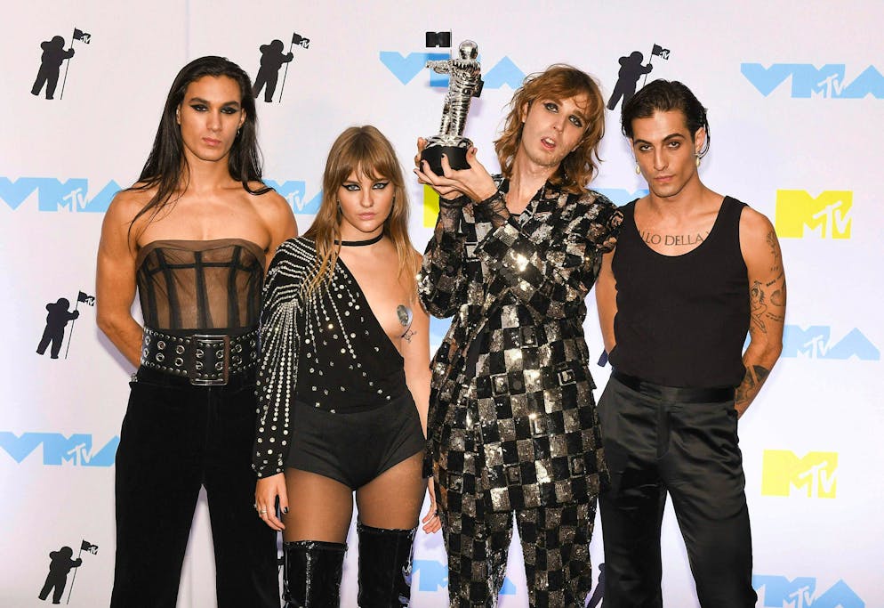 Måneskin at the MTV VMAs in summer 2022: Damiano David, Thomas Raggi, Victoria De Angelis and Ethan Torchio (from right to left).