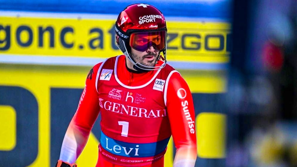 Loïc Meillard takes a critical look at the scoreboard: that wasn't good enough.