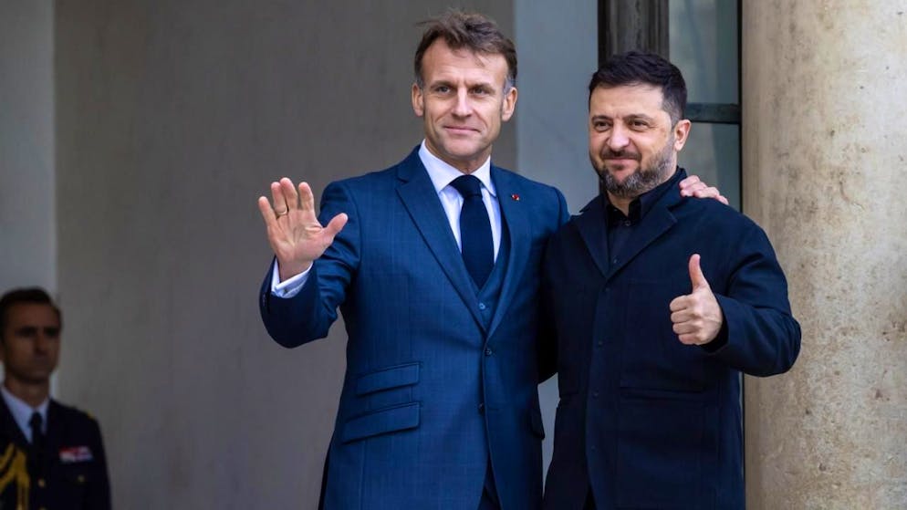 Guerra in Ucraina. Zelensky a Parigi, pronto a comperare armamenti francesi, l'esercito dei volenterosi è pronto