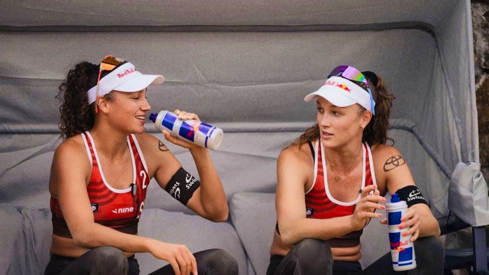 Vergé-Dépré siblings unbeaten in the knockout phase - Gallery. Anouk (right) and Zoé Vergé-Dépré advance to the knockout phase as group winners