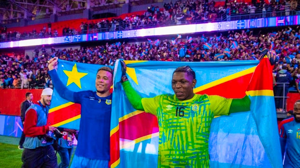 Timothy Fayulu (right) secures DR Congo's progress in the World Cup qualifiers