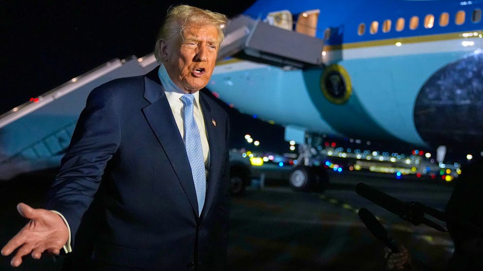 Kehrtwende, weil «wir nichts zu verbergen haben»: US-Präsident Donald Trump forderte die Republikaner im Repräsentantenhaus auf, eine Massnahme zu unterstützen, die das Justizministerium zur Veröffentlichung der Epstein-Akten zwingen würde. (16. November 2025)