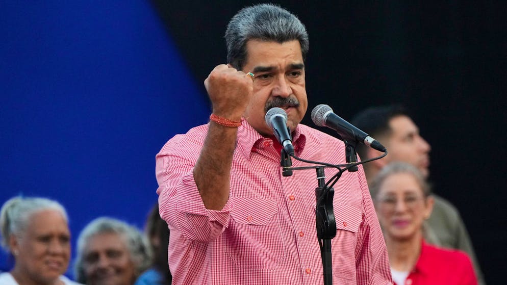 Mobilisiert seit Wochen das ganze Land: Venezuelas Präsident Nicolas Maduro spricht in Caracas zu Zivilisten, die einen Eid ablegen, um einem staatlich organisierten Verteidigungsnetzwerk beizutreten. (15. November, 2025)