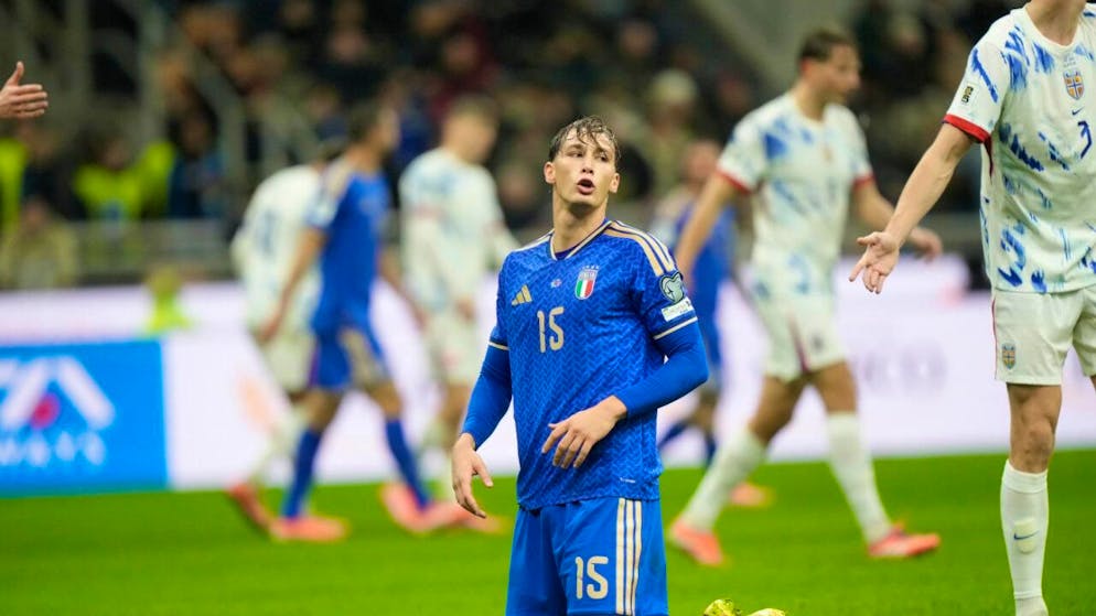 Italiens Fussballer (im Bild mit Pio Esposito) müssen (einmal mehr) aufstehen, wenn sie an die WM-Endrunde wollen