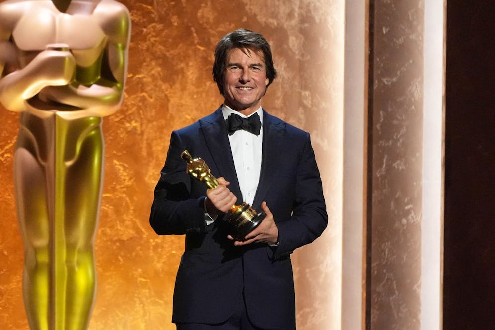 Tom Cruise è stato premiato con l'Oscar onorario alla 16esima edizione dei Governors Awards.