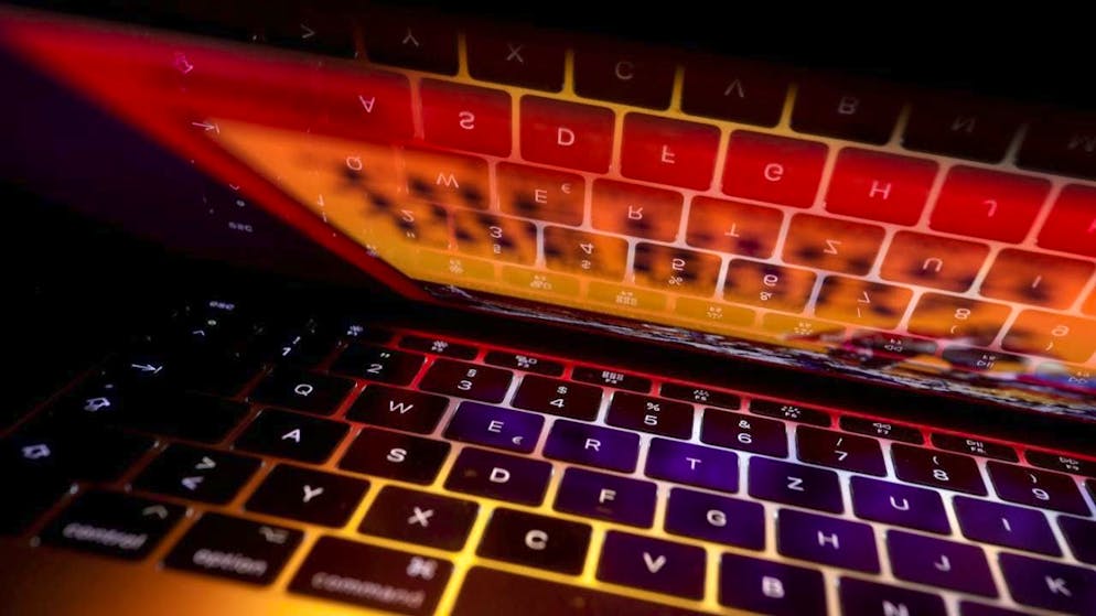 The number of cybercrime reports remained stable at a high level in the first half of 2025 (theme image)