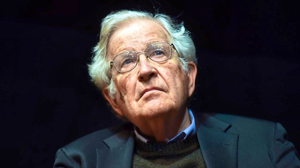 The linguist Noam Chomsky was also in personal contact with Epstein.