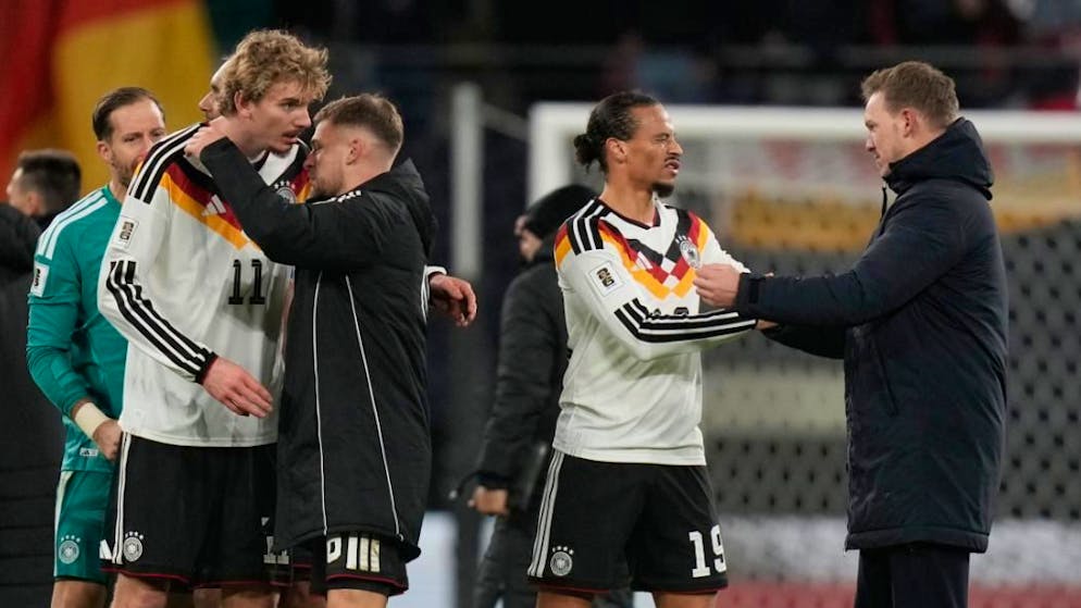 Julian Nagelsmann (rechts) qualifiziert sich mit Deutschland für die WM 2026.