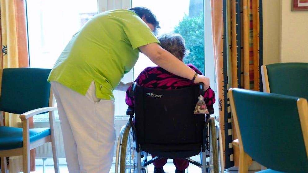 Die gesamtschweizerischen Gesundheitsausgaben von knapp 94 Milliarden Franken im Jahr 2023 steigen auf 109,6 Milliarden im Jahr 2027. Das zeigen Prognosen der Konjunkturforschungsstelle der ETH Zürich. Hauptkostentreiber ist die Langzeitpflege. (Archivbild)