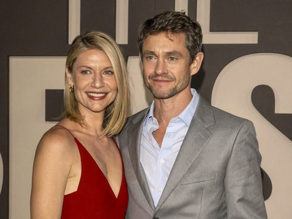 Claire Danes a avoué avoir ressenti une « drôle de honte » en tombant enceinte à 44 ans.