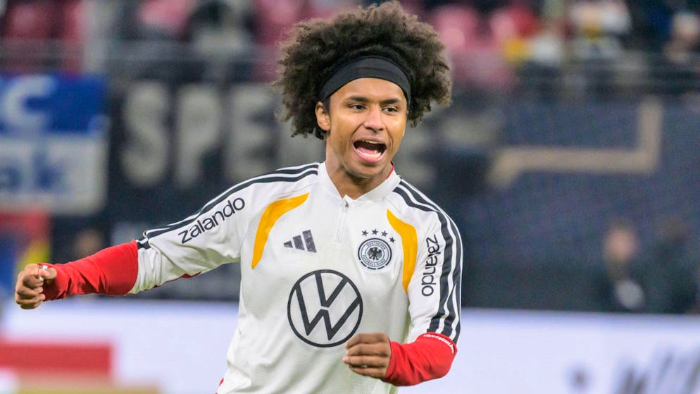 Brass knuckles and taser. Völler does not want to 