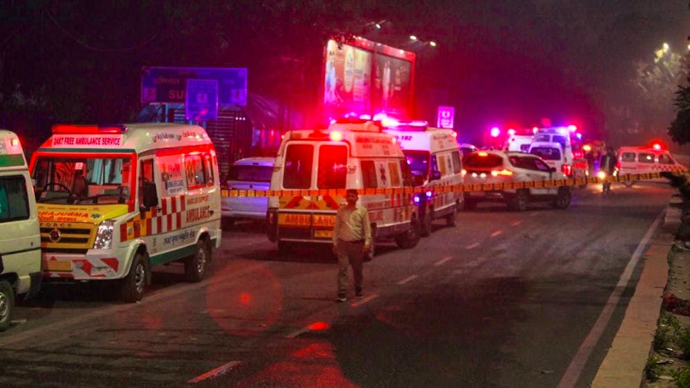 Ambulances stand by after a car explosion near the historic Red Fort. Photo: Uncredited/AP/dpa