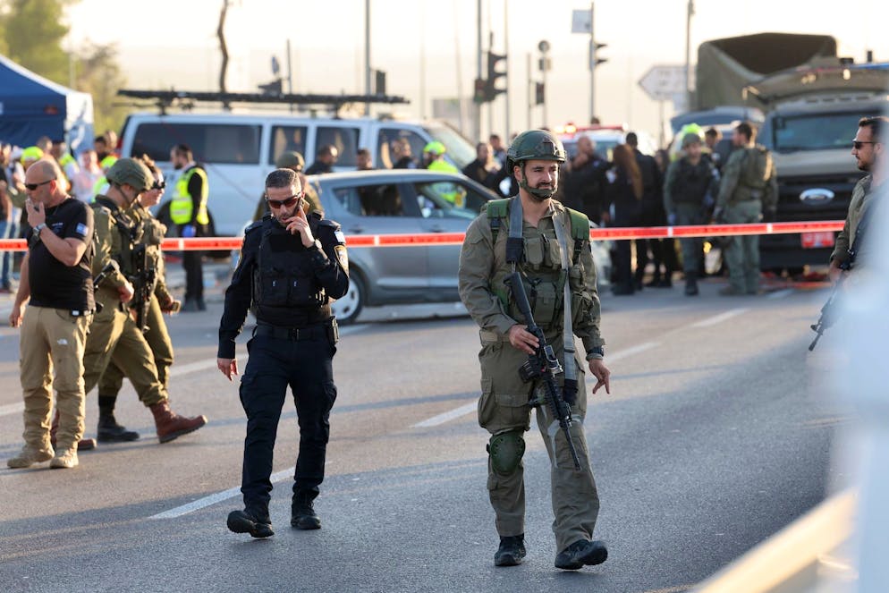 L'Idf ha riferito poi di aver ucciso i due assalitori.