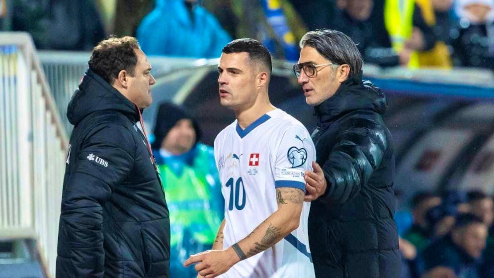 Proud of what he has achieved and surprised and disappointed by the whistles in his original home country: Swiss national team captain Granit Xhaka with head coach Murat Yakin