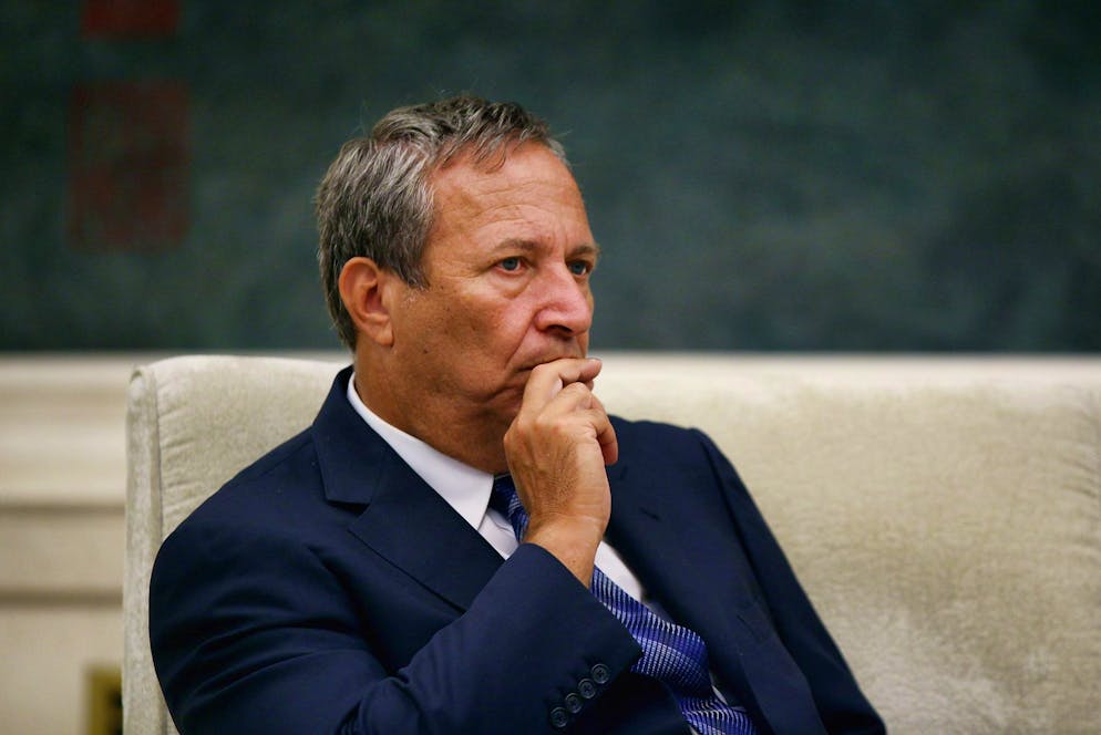 «J'assume l'entière responsabilité de ma décision malavisée de continuer à communiquer avec M. Epstein», a déclaré Larry Summers dans un communiqué.