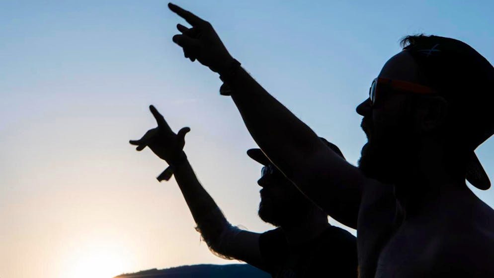 Bibel, Bier und harte Klänge: die Berner Reformierten haben die Metalchurch als Kirchgemeine anerkannt. (Symbolbild)