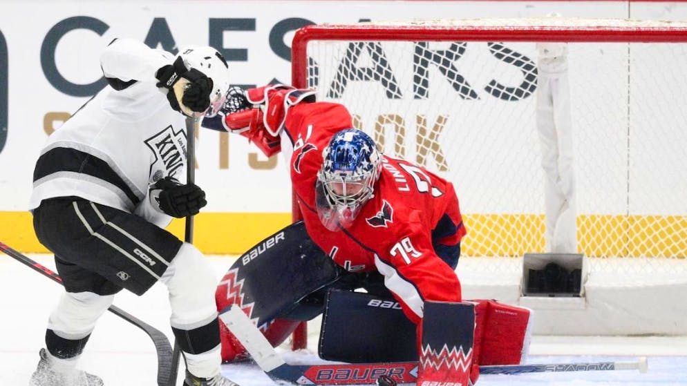 Charlie Lindgren (rechts) parierte für die Washington Capitals 30 Schüsse