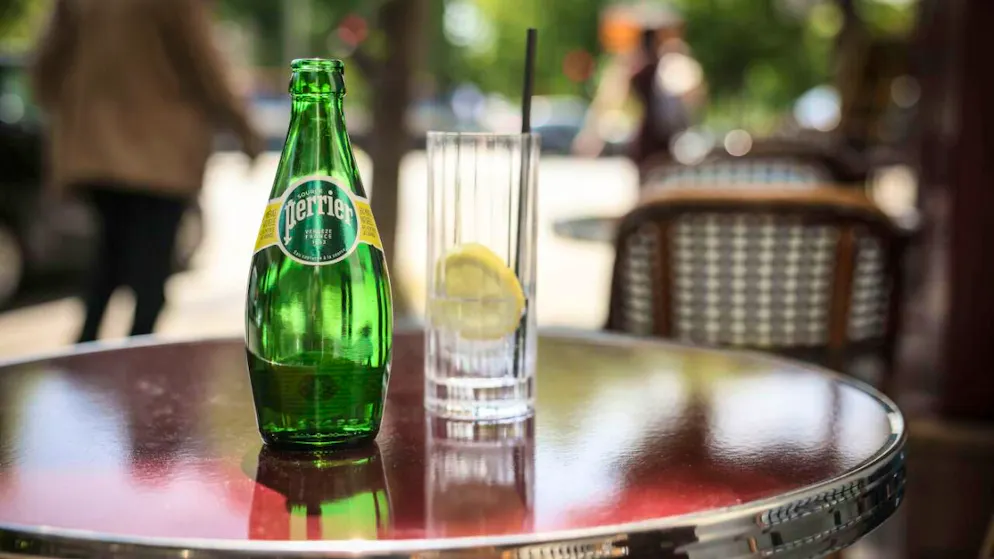 UFC-Que Choisir dénonçait "une vaste tromperie aux consommateurs" de la part de Nestlé Waters, qui a "eu recours à des traitements de désinfection interdits pour tenter, sans aucune garantie, d'endiguer des pollutions et contaminations bactériologiques régulières des eaux brutes (archives).