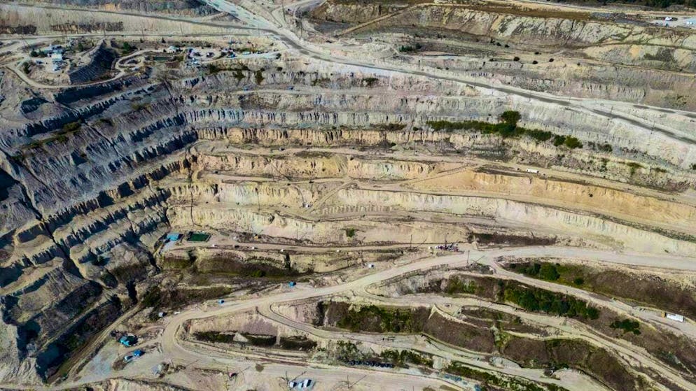 Companies active in commodities trading generated value added of CHF 19.2 billion in 2024. The picture shows a copper mine in Canada. (symbolic image)