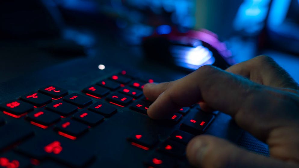 Promis als Lockvögel. Deepfake-Betrug in der Schweiz explodiert – Zahl der Fälle verfünffacht