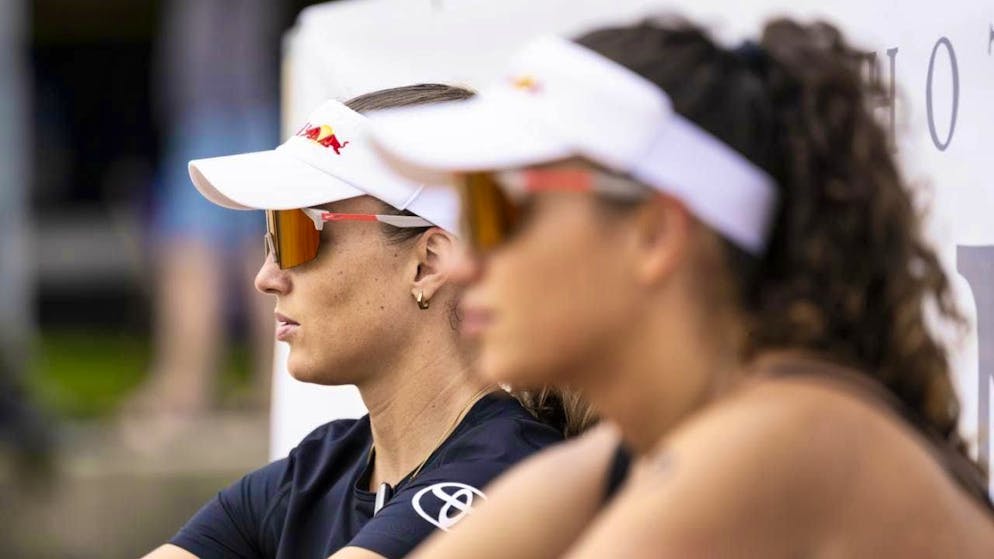 Anouk (left) and Zoé Vergé-Dépré have to analyze the unexpectedly early elimination from the World Championships