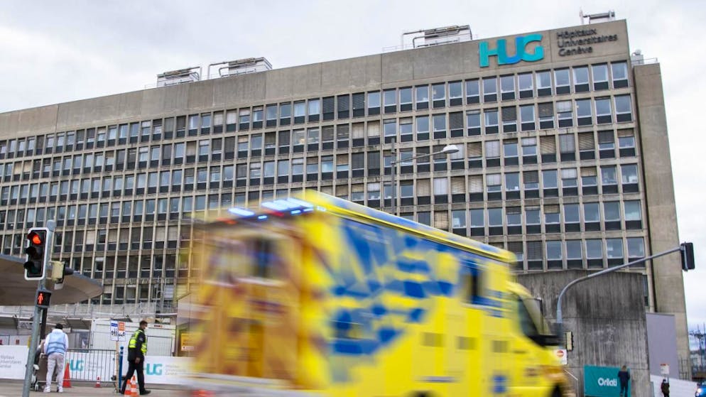 Les Hôpitaux universitaires genevois (HUG) sont accusés par deux syndicats de violer neuf dispositions de la loi sur le travail (archives).