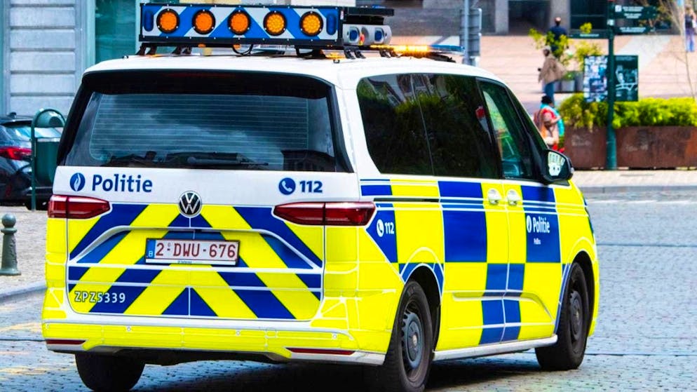 ARCHIVE - A Belgian police vehicle drives across the Place du Luxembourg in front of the European Parliament building. Photo: Alicia Windzio/dpa