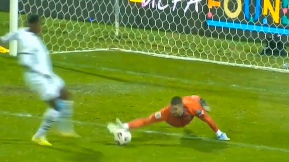 War das kein Rückpass?. Deshalb bleibt der VAR bei dieser Embolo-Szene gegen den Kosovo stumm