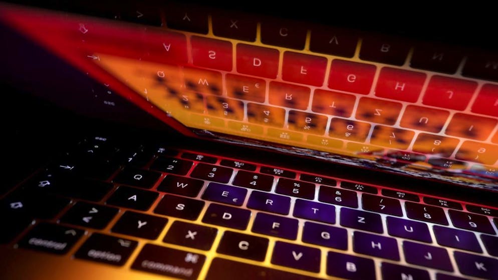 Die Zahl der Meldungen zu Cyberkriminalität ist im ersten Halbjahr 2025 auf hohem Niveau stabil geblieben. (Themenbild)