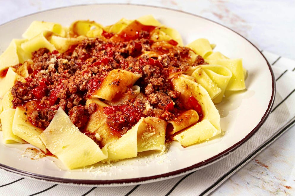 Nutrition myths in check. "Eating after 6 p.m. makes you fat" - a claim that persists but has not been scientifically proven. What matters is the total amount of calories over the day. If you consume more energy than your body uses, you will put on weight - regardless of the time of day. And: very fatty or sweet meals are generally not a good idea, whether in the morning or in the evening.