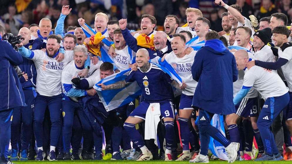 Irrer Krimi gegen Dänemark. Fallrückzieher und Tor von der Mittellinie: Schottland fährt nach 28 Jahren wieder an eine WM