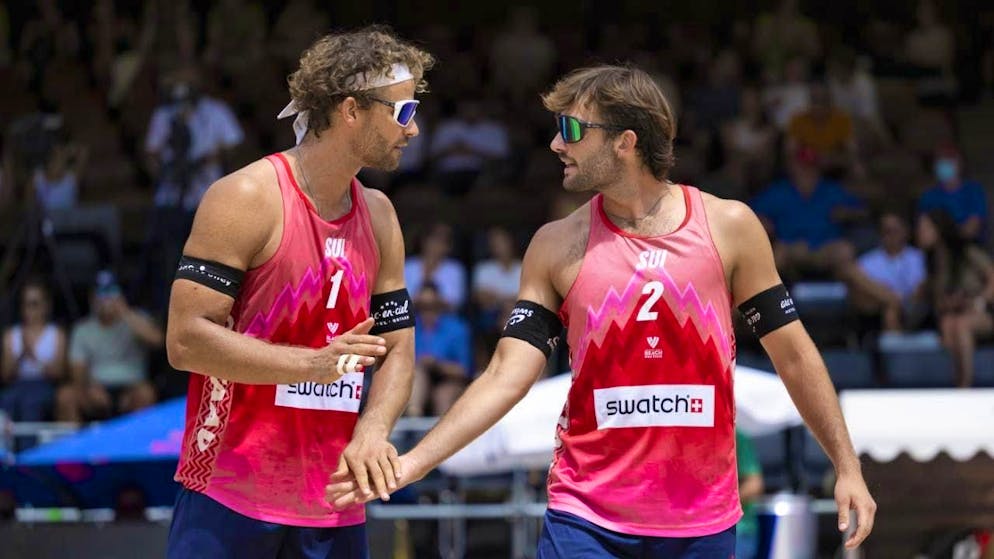 Marco Krattiger (left) and Leo Dillier advance to the last 16 of the World Championships