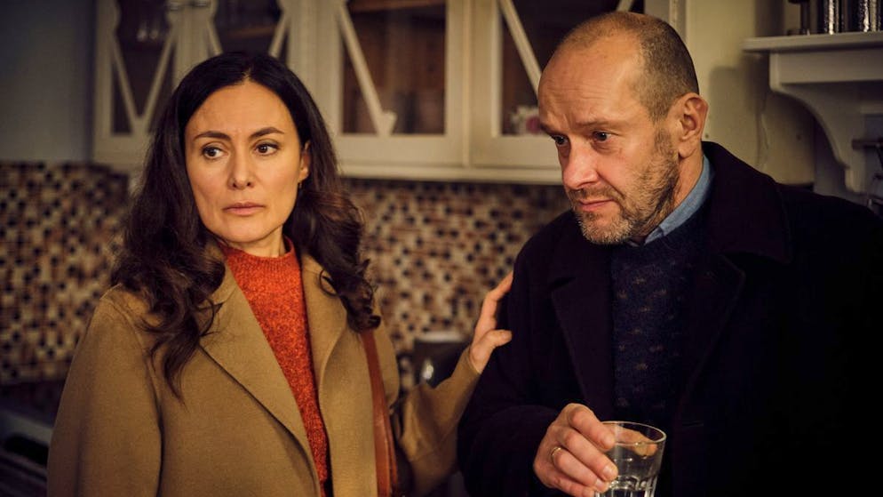 «Tatort» im Check: Überlebe wenigstens bis morgen. Die Eltern der Toten, Henning und Yasemin Schlüter (Robert Kuchenbuch und Idil Üner), sind schockiert über den Tod ihrer Tochter. Wie konnte es so weit kommen, dass sie – ohne Streit – über Monate keinen Kontakt mehr zu ihrem Kind hatten?