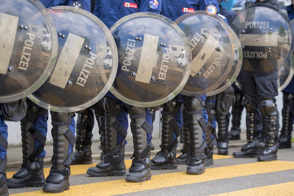 Les corps de police concernés ont suspendu les cinq aspirants qui ont diffusé des propos douteux dès les premières semaines de leur formation.