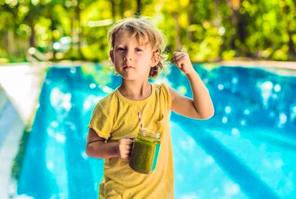 Nutrition myths in check. When it comes to motivating children to eat healthily, adults like to resort to creative stories. For example, the classic: if you eat spinach, you'll get muscles like Popeye. Spinach does indeed provide a lot of iron - important for muscle function. But real strength requires more: protein, regular training and an overall balanced diet.