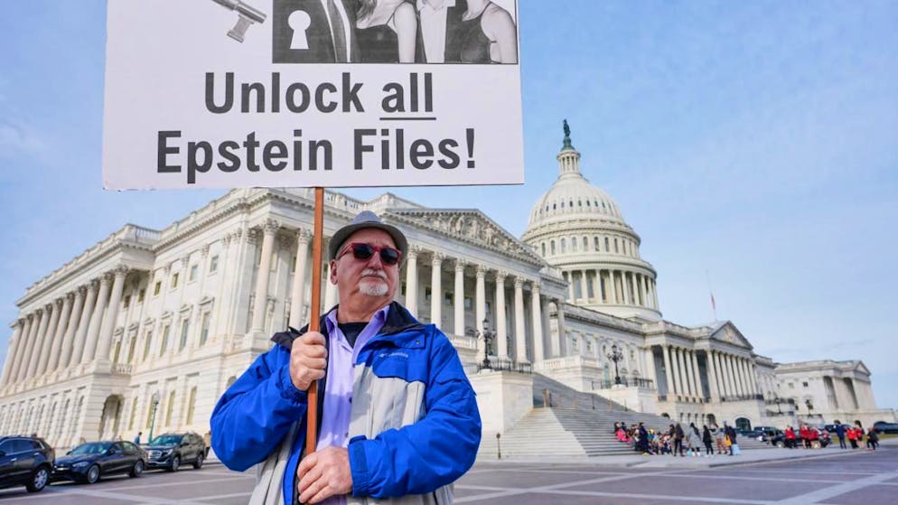 Negli USA, Camera e Senato hanno approvato la legge per la pubblicazione dei documenti contenuti nei noti "Epstein files".