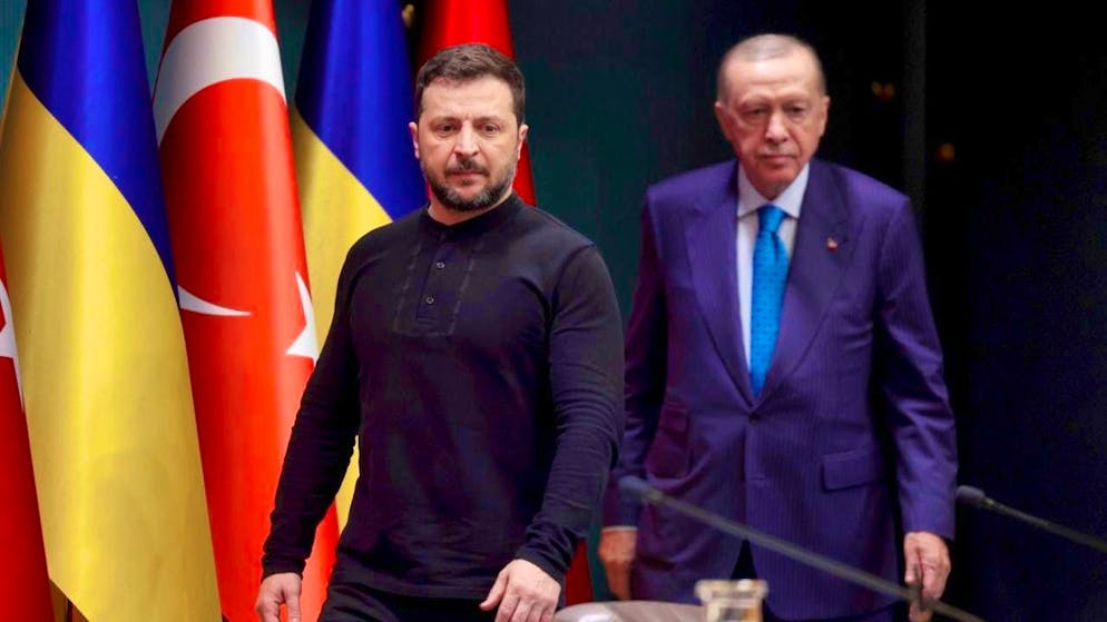 ARCHIVE - Turkish President Recep Tayyip Erdogan (r) and Ukrainian President Volodymyr Zelenskyi attend a joint press conference in Ankara. Photo: Yavuz Ozden/DIA Photo/dpa