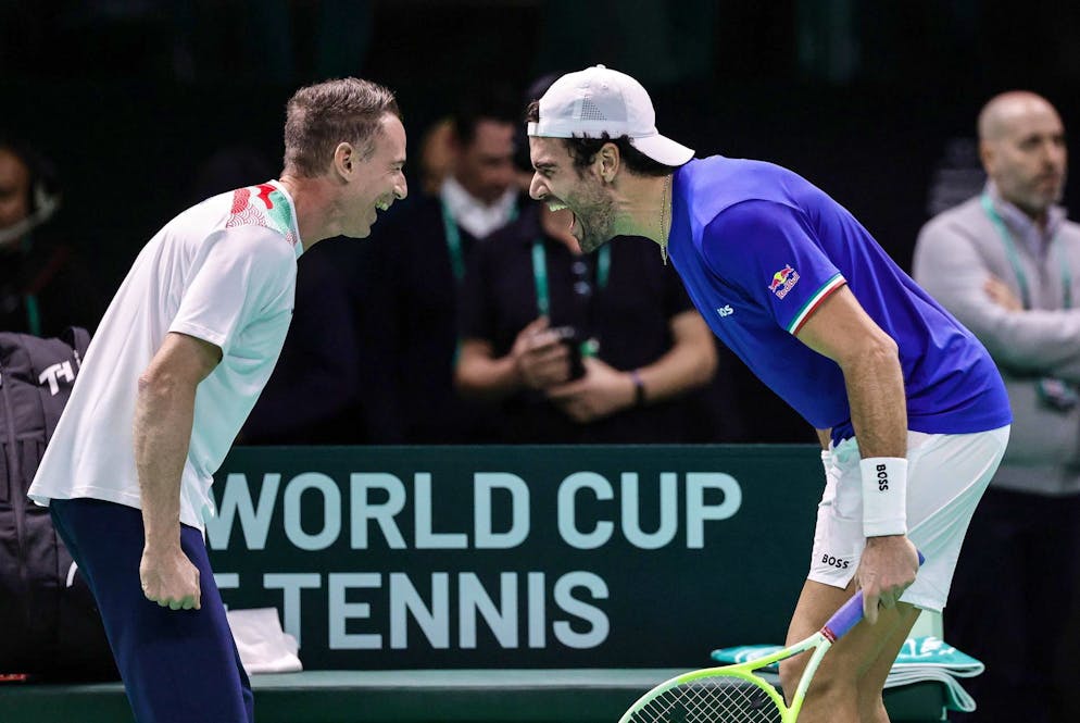 Matteo Berrettini festeggia la vittoria nel singolo alla Coppa Davis